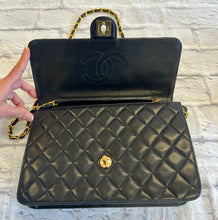 Load image into Gallery viewer, Chanel Vintage Black Lambskin Single Flap