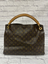 Load image into Gallery viewer, Louis Vuitton Monogram Artsy MM
