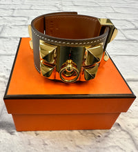 Load image into Gallery viewer, Hermes Bracelet Size T2
