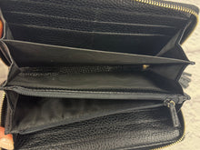 Load image into Gallery viewer, Gucci Leather Soho GG Full Zip Wallet
