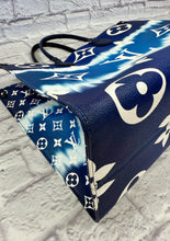 Load image into Gallery viewer, Louis Vuitton Blue Escale Onthego GM Tote
