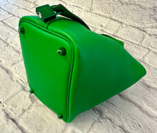 Load image into Gallery viewer, Hermes Picotin Lock 18 Bamboo Clemence Leather Metallic Green Hardware

