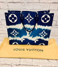 Load image into Gallery viewer, Louis Vuitton Blue Escale Onthego GM Tote
