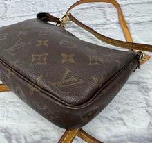 Load image into Gallery viewer, Louis Vuitton Monogram Pochette Accessoires
