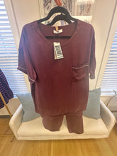 Load image into Gallery viewer, Lunya Merlot Washable Silk Pajamas Sz XS

