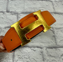 Load image into Gallery viewer, Hermes Box Togo Leather Martelee H 32mm Belt Sz 85
