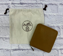 Load image into Gallery viewer, Hermes Silky Pop Tote
