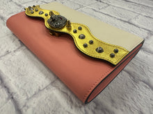 Load image into Gallery viewer, Gucci Animalier Broadway Tiger Head Clutch
