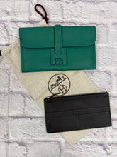 Load image into Gallery viewer, Hermes Jige Green Clutch
