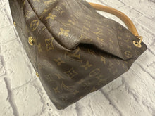 Load image into Gallery viewer, Louis Vuitton Monogram Artsy MM
