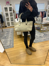 Load image into Gallery viewer, Gucci Ivory Medium Signoria Tote
