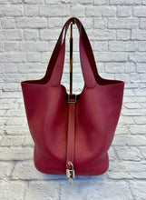 Load image into Gallery viewer, Hermes Red Clemence Leather Picotin 22
