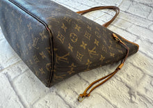 Load image into Gallery viewer, Louis Vuitton Monogram Neverfull MM
