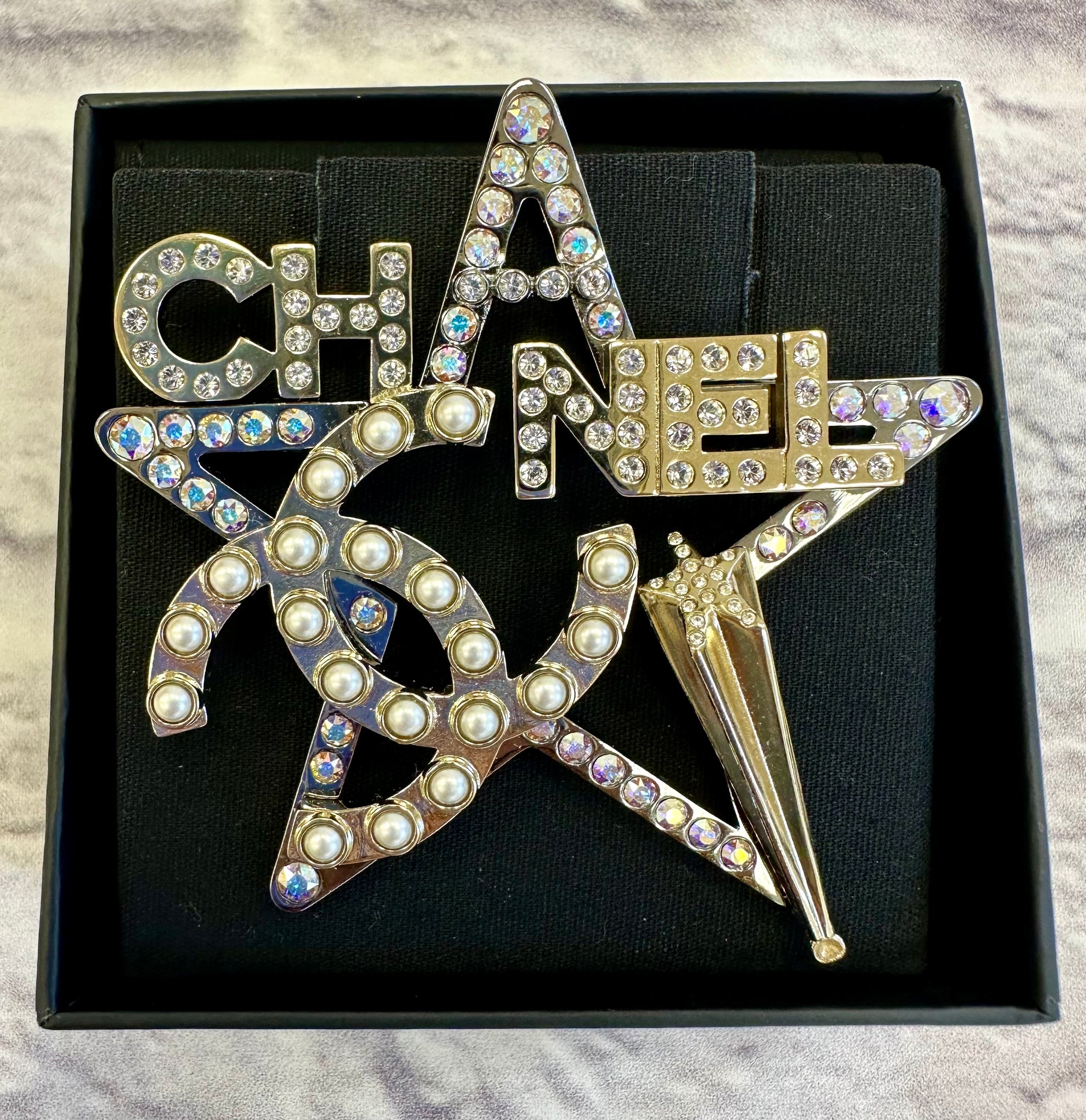 【ポップで可愛い☆】CHANEL ブローチ ボールチェーン 星 スター 5D64D5E4-6E8D-45E3-A61D-
