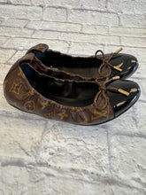 Load image into Gallery viewer, Louis Vuitton Monogram Patent Cap Toe Ballet Flats, Size 36.5
