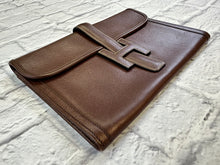 Load image into Gallery viewer, Hermes Brown Jige Clutch
