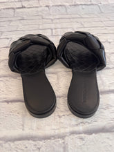 Load image into Gallery viewer, Bottega Veneta Black Lido Slides, Size 39
