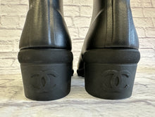 Load image into Gallery viewer, Chanel Black &amp; White Rain Boots Size 37
