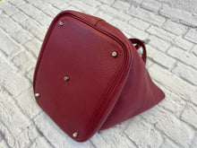 Load image into Gallery viewer, Hermes Red Clemence Leather Picotin 22
