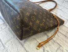 Load image into Gallery viewer, Louis Vuitton Monogram Neverfull MM
