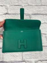 Load image into Gallery viewer, Hermes Jige Green Clutch
