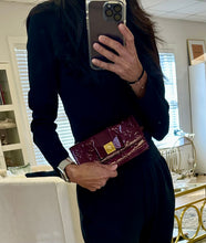 Load image into Gallery viewer, Louis Vuitton Vernis Sarah Noeud Wallet in Rouge Fauviste
