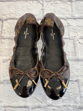 Load image into Gallery viewer, Louis Vuitton Monogram Patent Cap Toe Ballet Flats, Size 36.5
