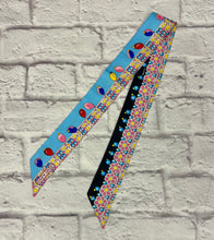 Load image into Gallery viewer, Hermes Silk Parures Des Maharajas Twilly
