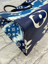 Load image into Gallery viewer, Louis Vuitton Blue Escale Onthego GM Tote
