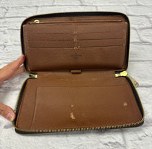 Load image into Gallery viewer, Louis Vuitton Monogram Full Zippy Organizer Wallet
