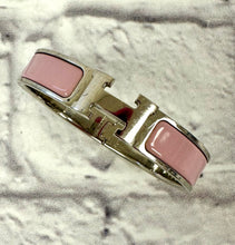 Load image into Gallery viewer, Hermes Rose Candeu H Clic Bracelet GM
