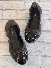 Load image into Gallery viewer, Louis Vuitton Monogram Patent Cap Toe Ballet Flats, Size 36.5
