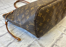 Load image into Gallery viewer, Louis Vuitton Monogram Neverfull MM

