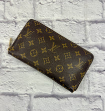 Load image into Gallery viewer, Louis Vuitton Monogram Zip Around Organizer Wallet
