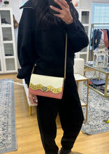 Load image into Gallery viewer, Gucci Animalier Broadway Tiger Head Clutch
