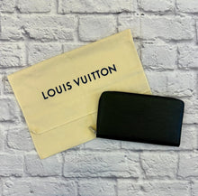 Load image into Gallery viewer, Louis Vuitton Black Epi Leather Zip Organizer
