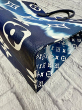 Load image into Gallery viewer, Louis Vuitton Blue Escale Onthego GM Tote
