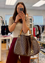 Load image into Gallery viewer, Louis Vuitton Monogram Artsy MM
