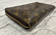 Load image into Gallery viewer, Louis Vuitton Monogram Full Zippy Organizer Wallet
