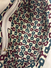 Load image into Gallery viewer, Gucci Ivory Medium Signoria Tote
