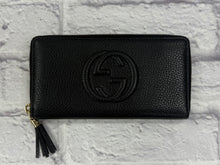 Load image into Gallery viewer, Gucci Leather Soho GG Full Zip Wallet
