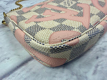 Load image into Gallery viewer, Louis Vuitton Limited Edition Mini Pochette
