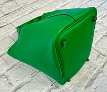 Load image into Gallery viewer, Hermes Picotin Lock 18 Bamboo Clemence Leather Metallic Green Hardware
