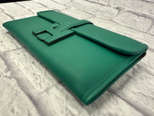 Load image into Gallery viewer, Hermes Jige Green Clutch
