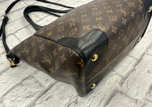 Load image into Gallery viewer, Louis Vuitton Monogram Estrella MM
