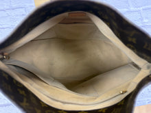 Load image into Gallery viewer, Louis Vuitton Monogram Artsy MM
