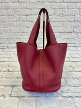 Load image into Gallery viewer, Hermes Red Clemence Leather Picotin 22
