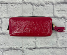 Load image into Gallery viewer, Gucci Berry Patent Makeup Case
