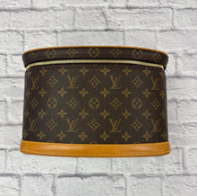 Load image into Gallery viewer, Louis Vuitton
