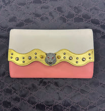 Load image into Gallery viewer, Gucci Animalier Broadway Tiger Head Clutch

